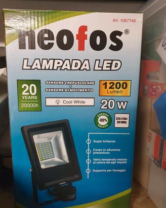 Faretto led crepuscolare con sensore di movimento