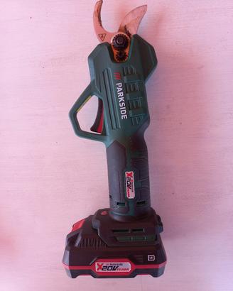 Forbici da potatura a batteria