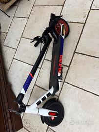 Monopattino elettrico Aprilia eSRZ