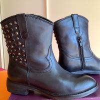 Stivaletti in pelle neri E.G.J