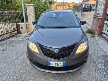 Lancia Ypsilon pari al nuovo