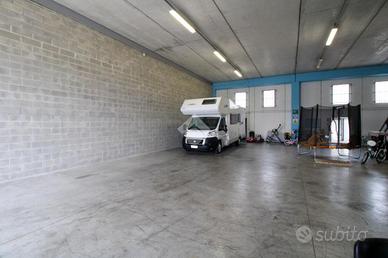 CAPANNONE A POMPIANO