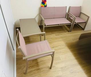 Set di poltrone e tavolino per giardino