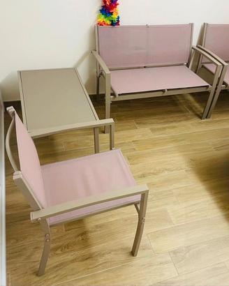 Set di poltrone e tavolino per giardino