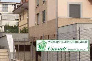 Immobile di 470 m² con 1 locale a Guidonia Montece
