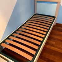 Letto singolo con doghe e materasso