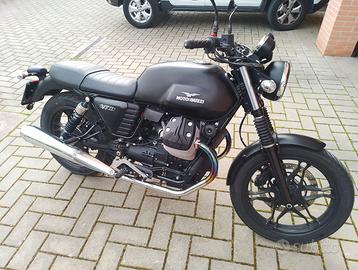 Moto Guzzi V7II Stone