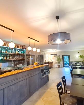 Palazzina con ristorante e appartamento