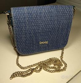 Borsa a tracolla donna. Azzurra e catenella oro