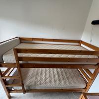 Letto a castello di legno con materassi inclusi