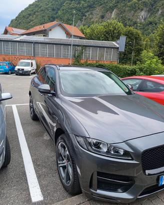 Jaguar F Pace