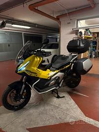 Xadv 750