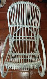 Sedia a dondolo in vimini