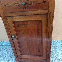 Comodino e piccolo tavolo, a Santo Stefano d'Aveto