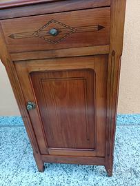 Comodino e piccolo tavolo, a Santo Stefano d'Aveto