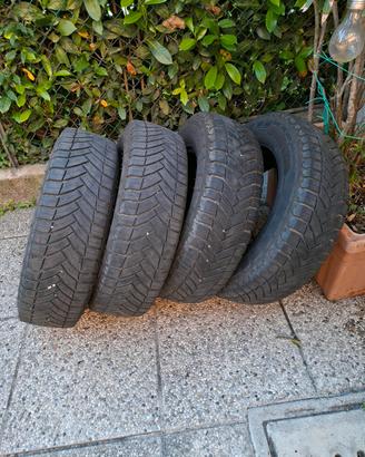 4 Gomme 215\75 R 16 C Michelin Cross Climatic