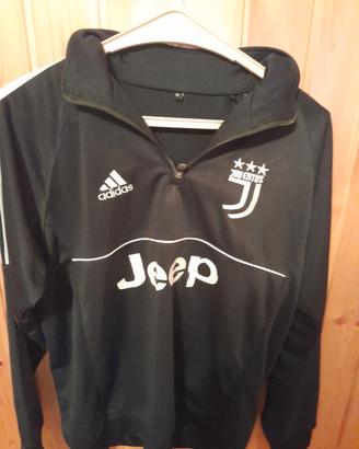 maglia spotiva con sponsor 
