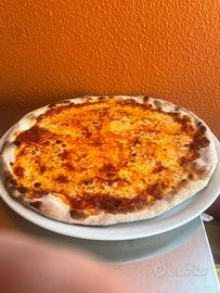 aiutante pizzaiolo