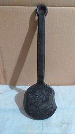 Antico batticarne ferro forgiato fine '800