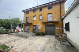 4 LOCALI A CASTELNOVO DI SOTTO