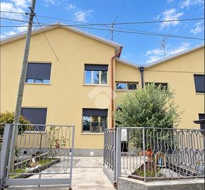 VILLA A SCHIERA A CAIRATE