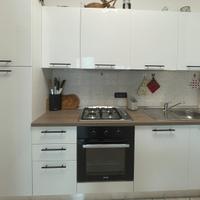 Cucina lineare bianca