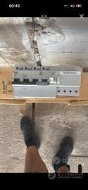Schneider/Merlin Gerin C120N quadripolare