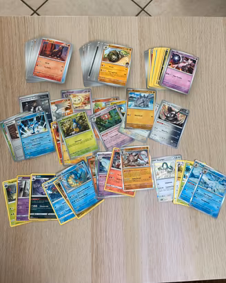 Lotto 153 carte Pokemon (27 holo)