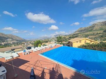 VILLA A SCHIERA A MONREALE