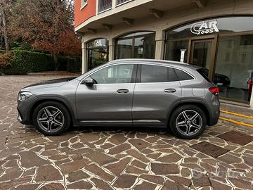MERCEDES-BENZ GLA 200 Automatic Premium