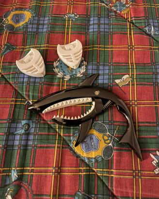 Capotasto mobile e porta plettri per chitarra