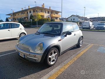 MINI COOPER R50 OK NEOPATENTATI. LEGGERE BENE.