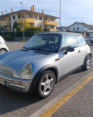 MINI COOPER R50 OK NEOPATENTATI. LEGGERE BENE.