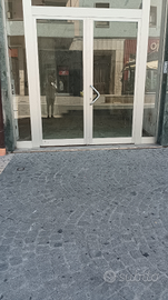 Si loca su C.Mazzini Cosenza isola pedonale