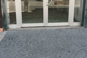 Si loca su C.Mazzini Cosenza isola pedonale