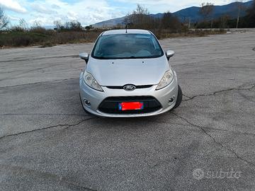 autovettura Ford fiesta