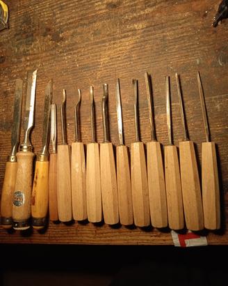 attrezzi vintage per lavorazione e intarsio legno