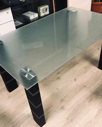 Tavolo in vetro con gambe rivestite – 150x90x80 cm