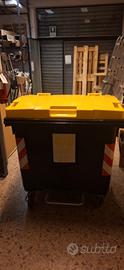 cassonetto rifiuti con ruote