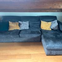 Divano di "Divani & Divani" con penisola