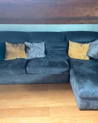 Divano di "Divani & Divani" con penisola