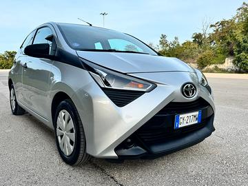 Toyota Aygo Connect 1.0 VVT-i 72 CV 5 porte