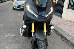 Xadv 750