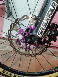 Freni a disco Ø 203 viola (posteriore e anteriore)