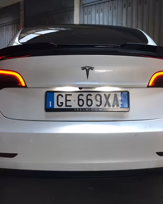 Spoiler per tesla model 3 nero lucido perfetto