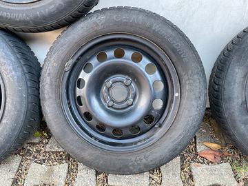 Cerchi auto 4 fori con gomme invernali 175/65 R15