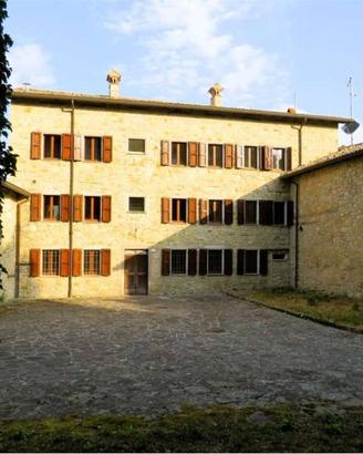 Casa indipendente di 230 m² con più di 5 locali a 