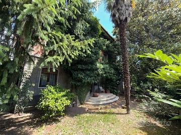 Villa di 420 m² con più di 5 locali e box auto dop
