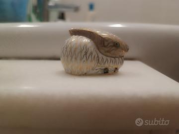 Coniglietto decorativo Zen Man in smalto cloisonné