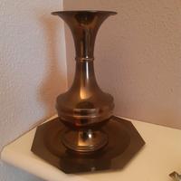 Elegante vaso realizzato in ottone puro